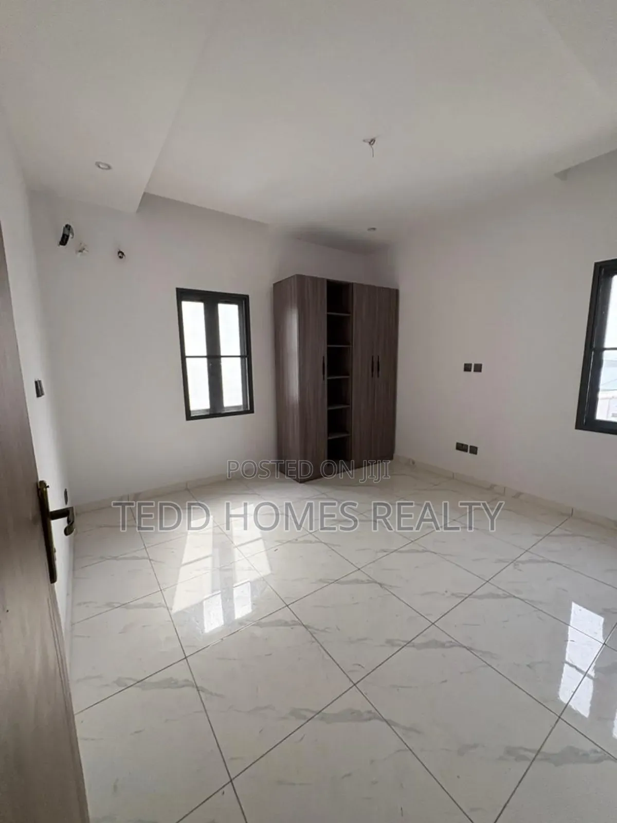 3bdrm Apartment in Lekki for sale