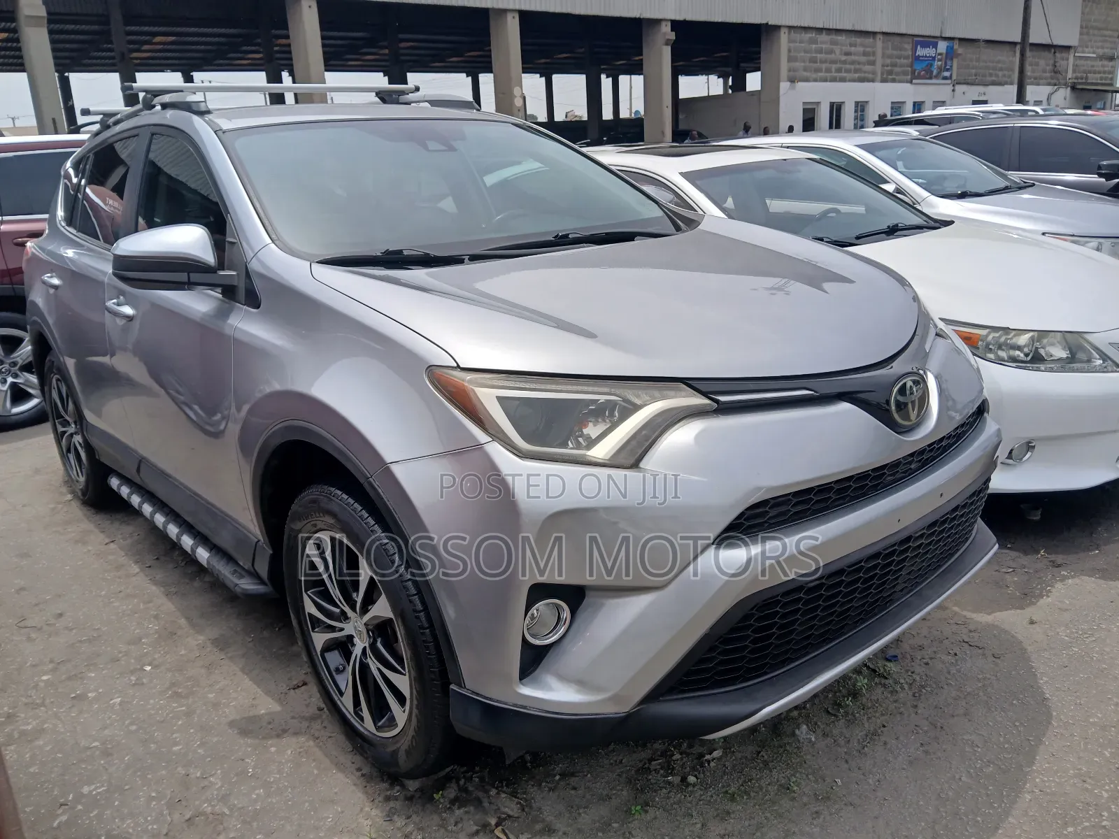 Toyota RAV4 XLE AWD (2.5L 4cyl 6A) 2017 Silver