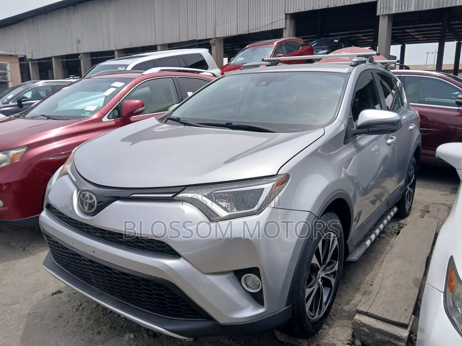 Toyota RAV4 XLE AWD (2.5L 4cyl 6A) 2017 Silver