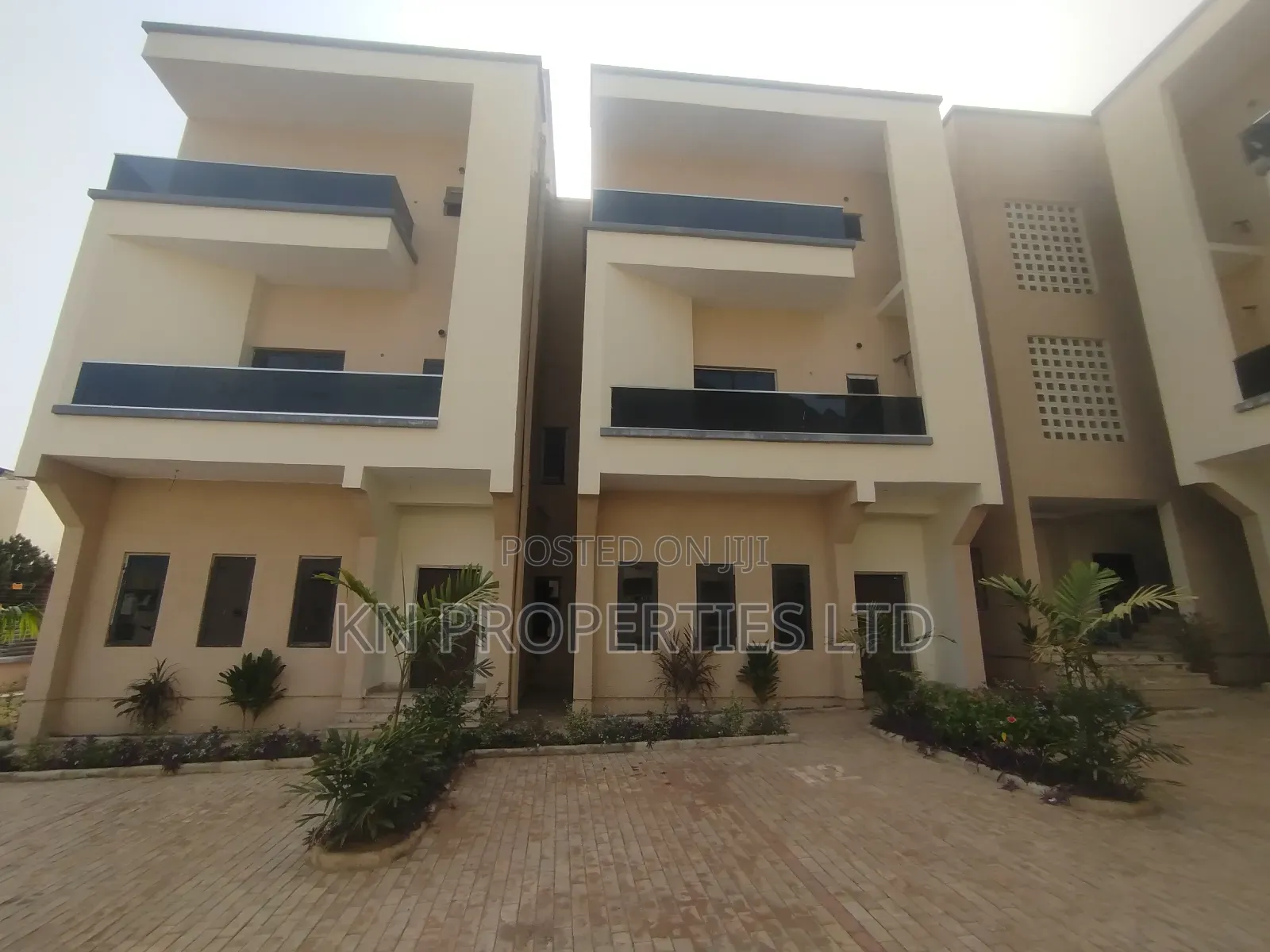 4bdrm Duplex in Durumi for sale