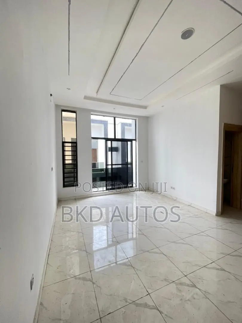 4bdrm Duplex in Ikota for sale