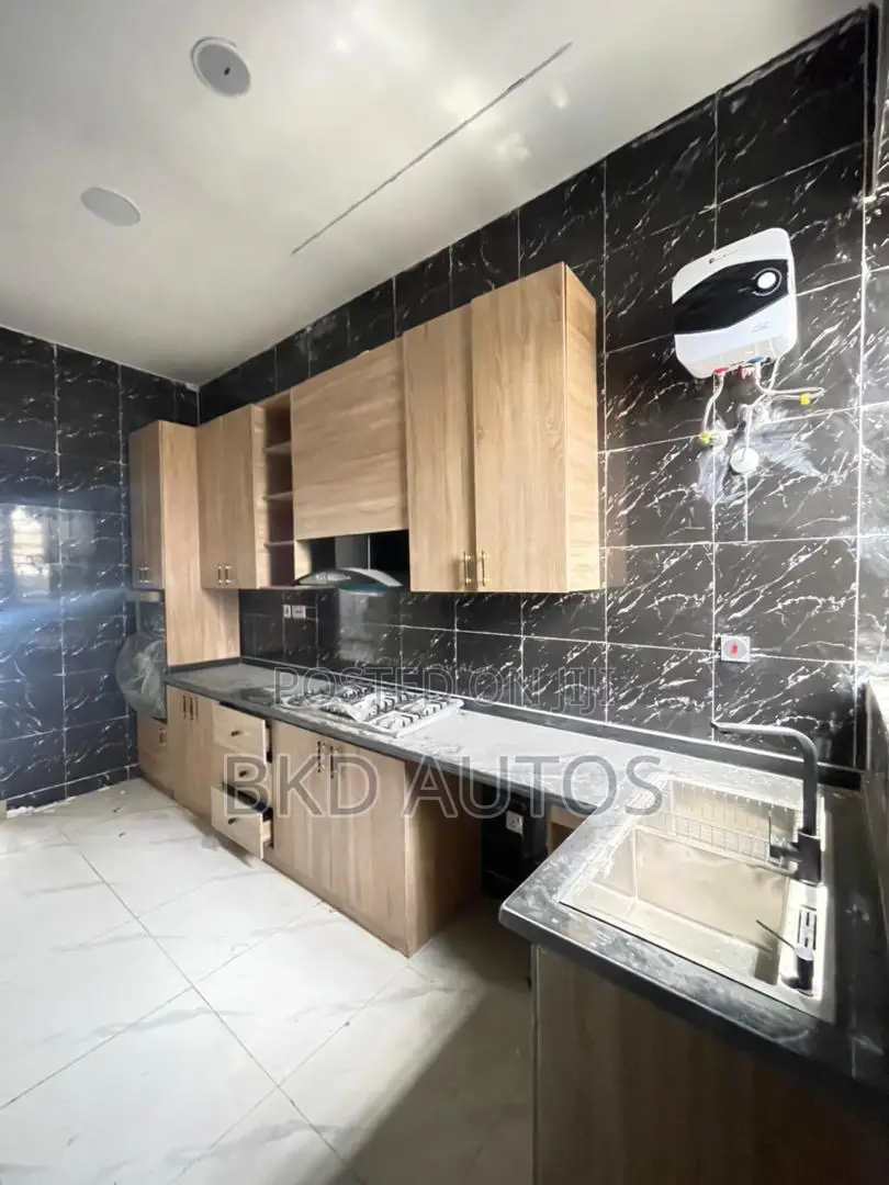 4bdrm Duplex in Ikota for sale