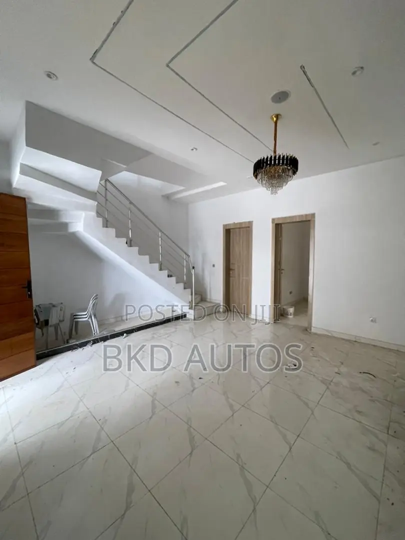 4bdrm Duplex in Ikota for sale