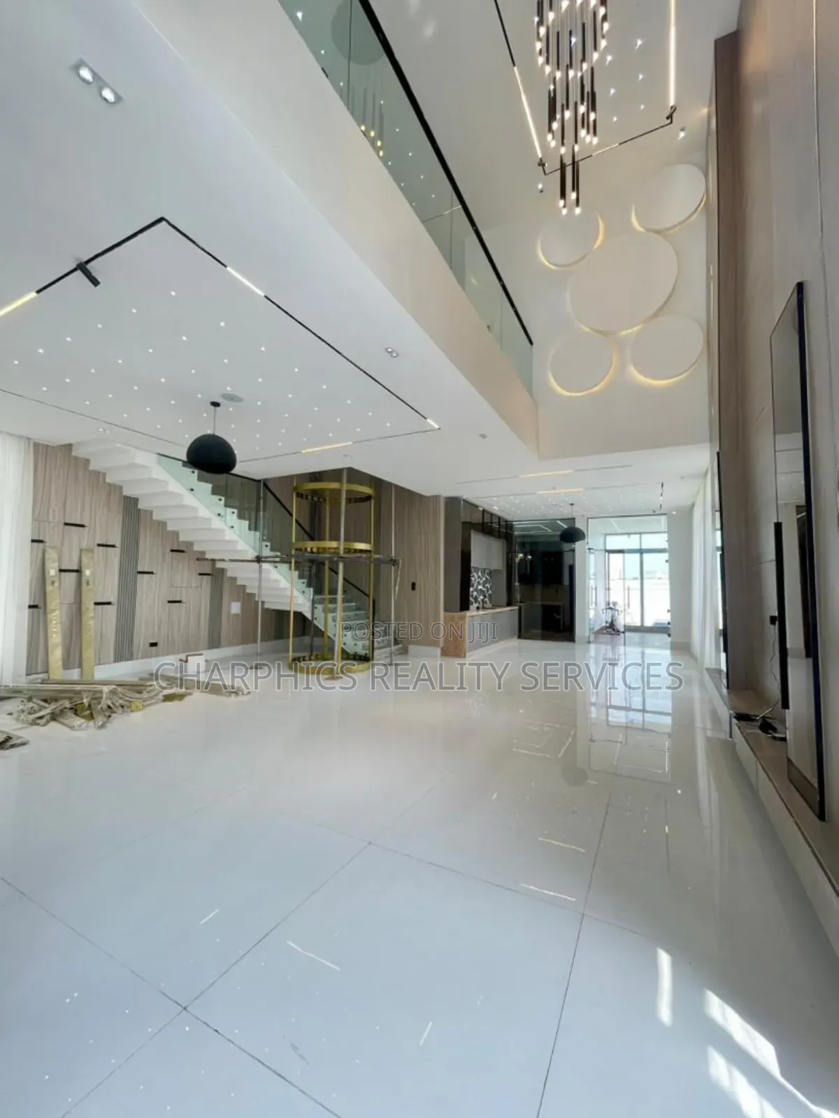 5bdrm Duplex in Chevron for sale