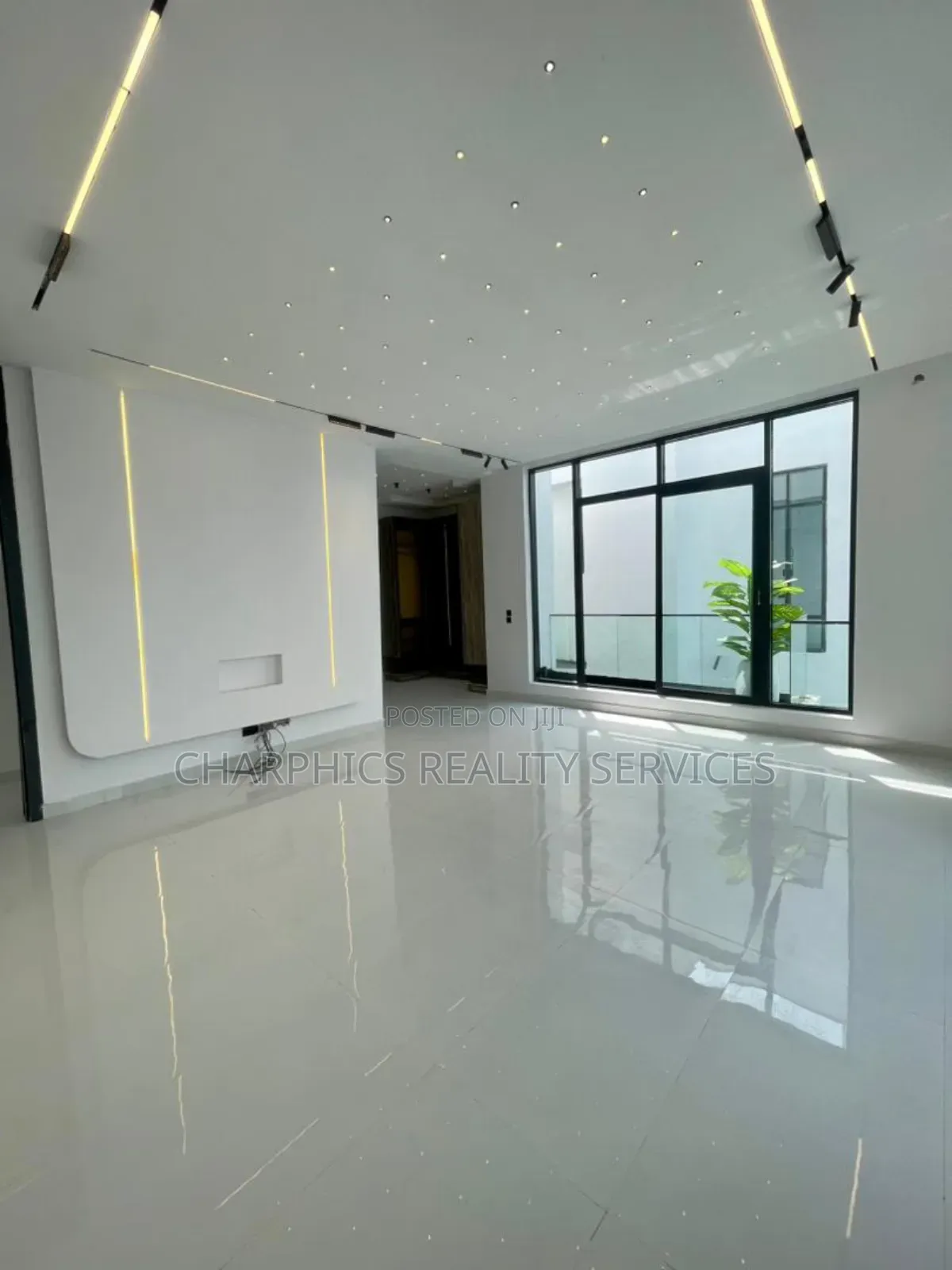 5bdrm Duplex in Chevron for sale