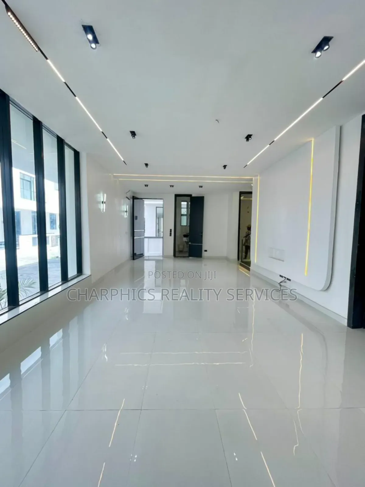 5bdrm Duplex in Chevron for sale