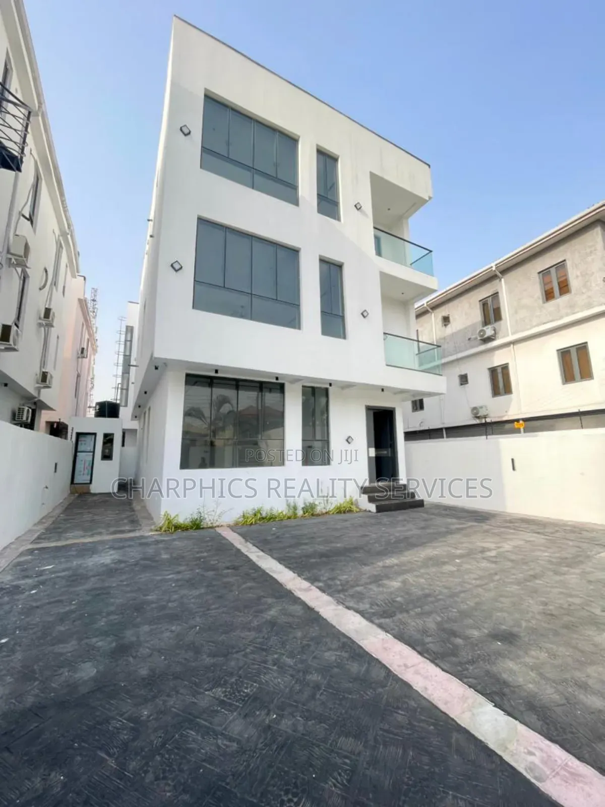 5bdrm Duplex in Lekki Phase 1 for sale