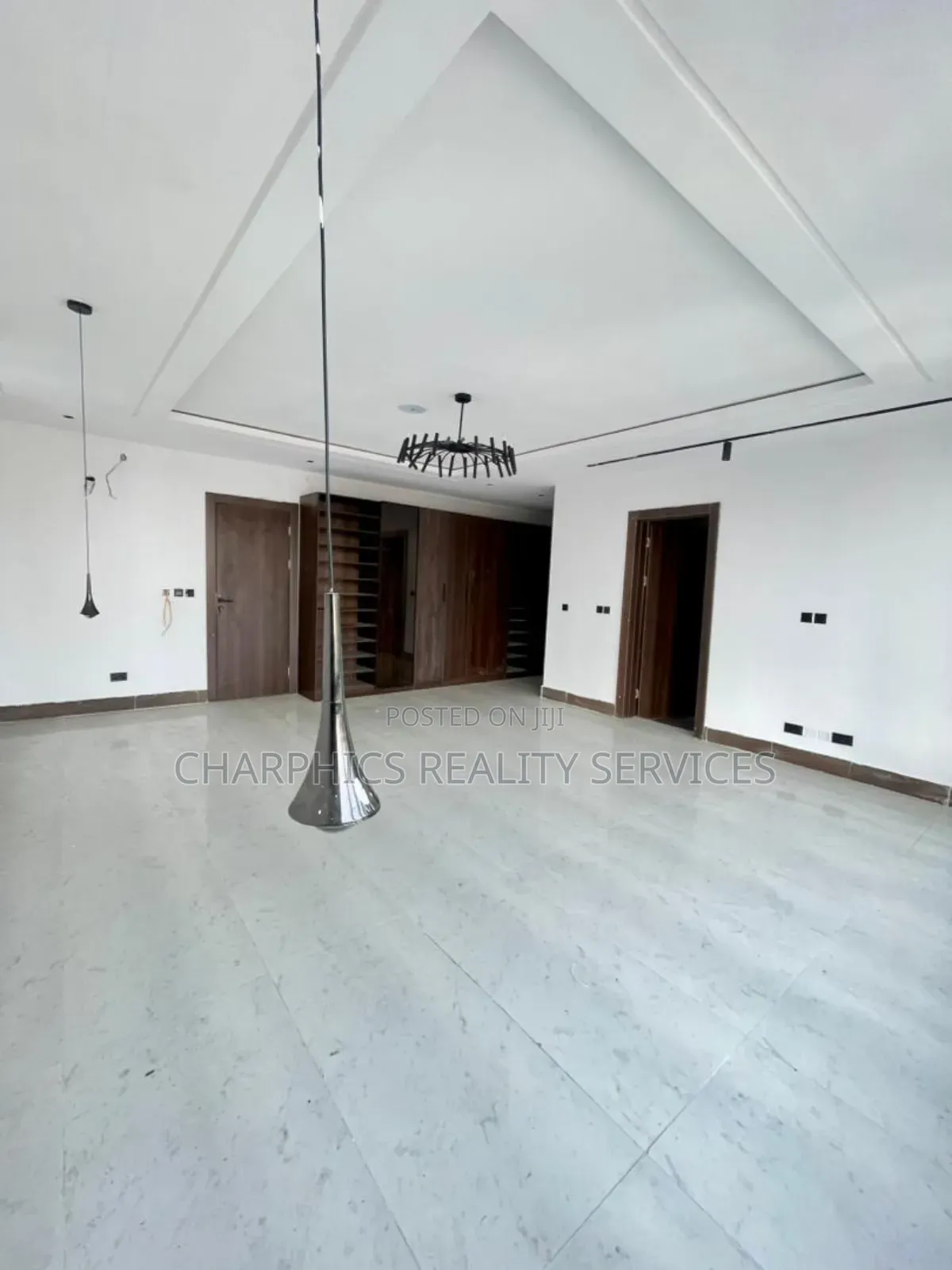 5bdrm Duplex in Lekki Phase 1 for sale