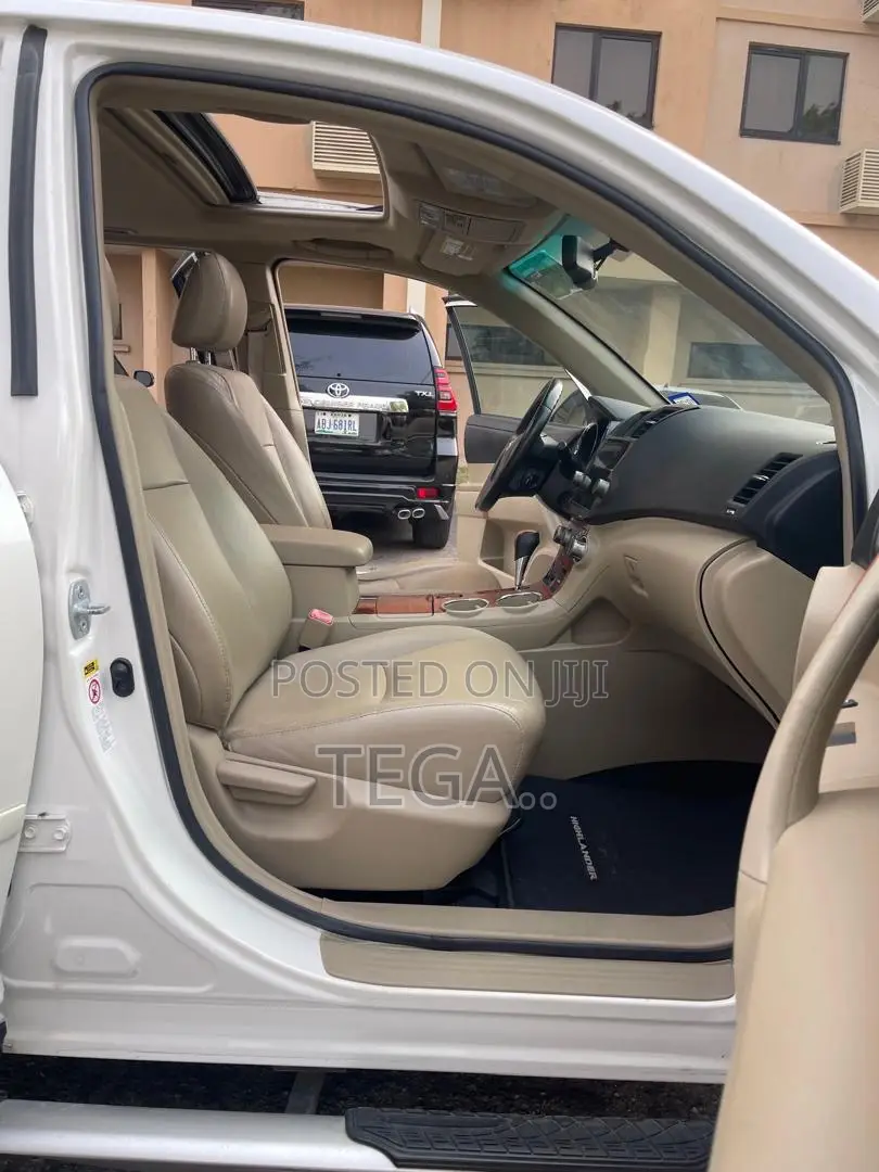 Toyota Highlander SE 2012 White