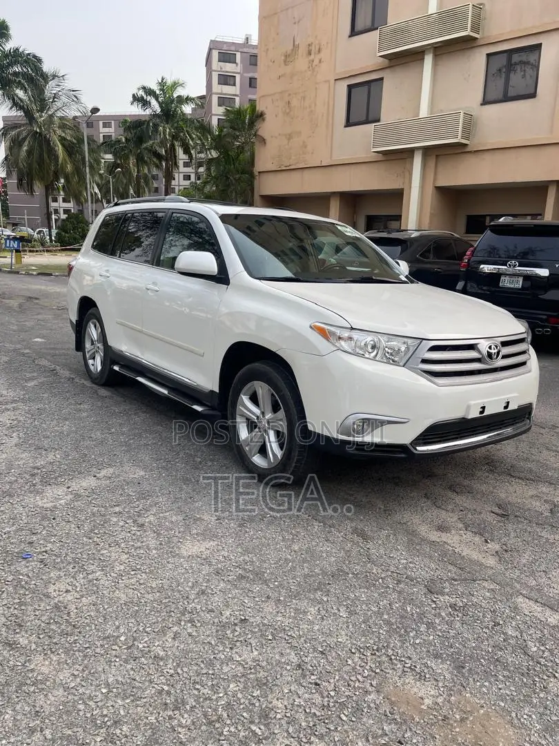 Toyota Highlander SE 2012 White