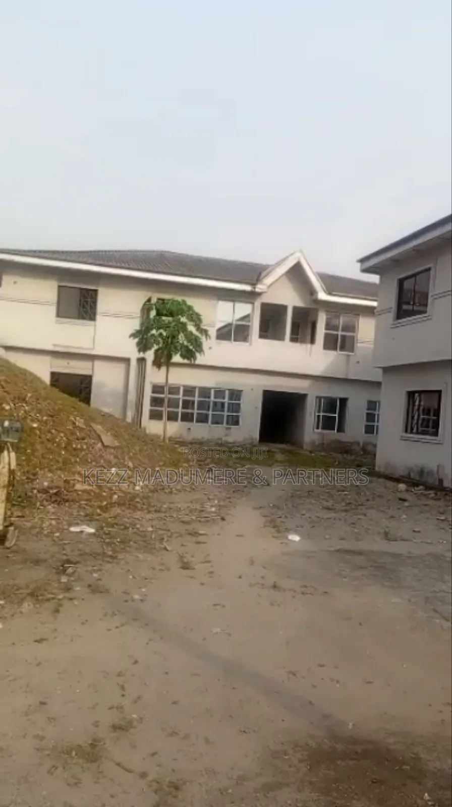 For Sale: Uncompleted 42 Rooms on 4 1⁄2 Plots at Woji, Ph
