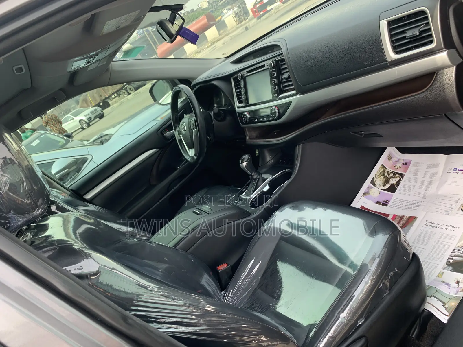 Toyota Highlander XLE 4dr SUV AWD (3.5L 6cyl 6A) 2015 Gray