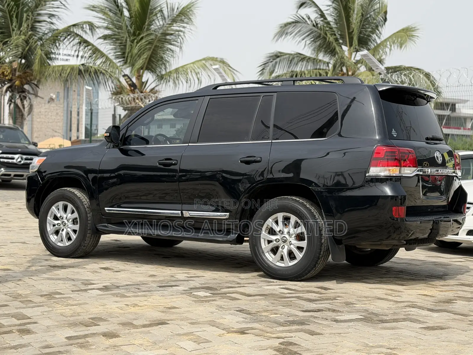 Toyota Land Cruiser 4.6 V8 GXR 2018 Black