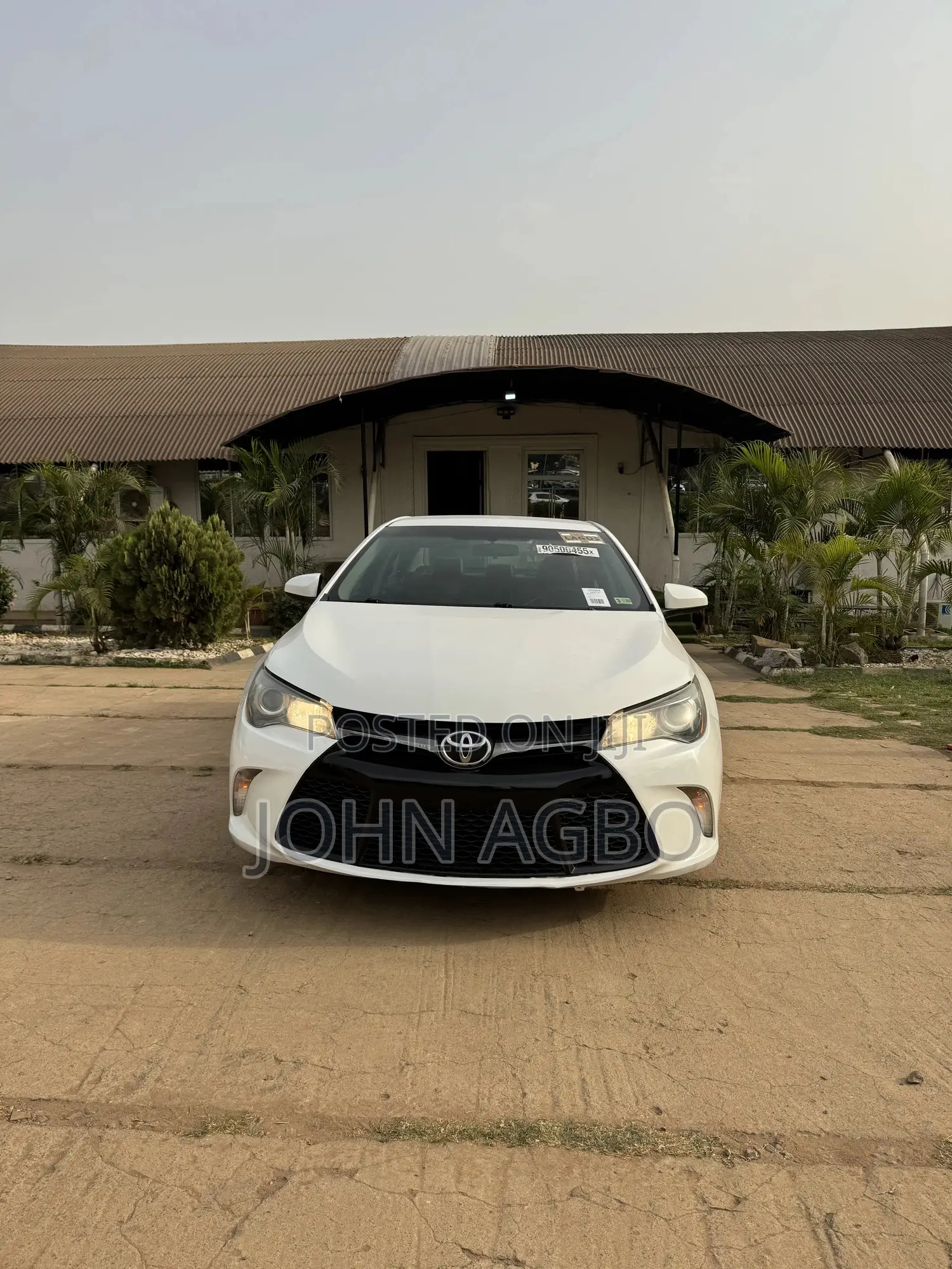 Toyota Camry SE w/Special Edition Pkg (2.5L 4cyl 6A) 2016 White