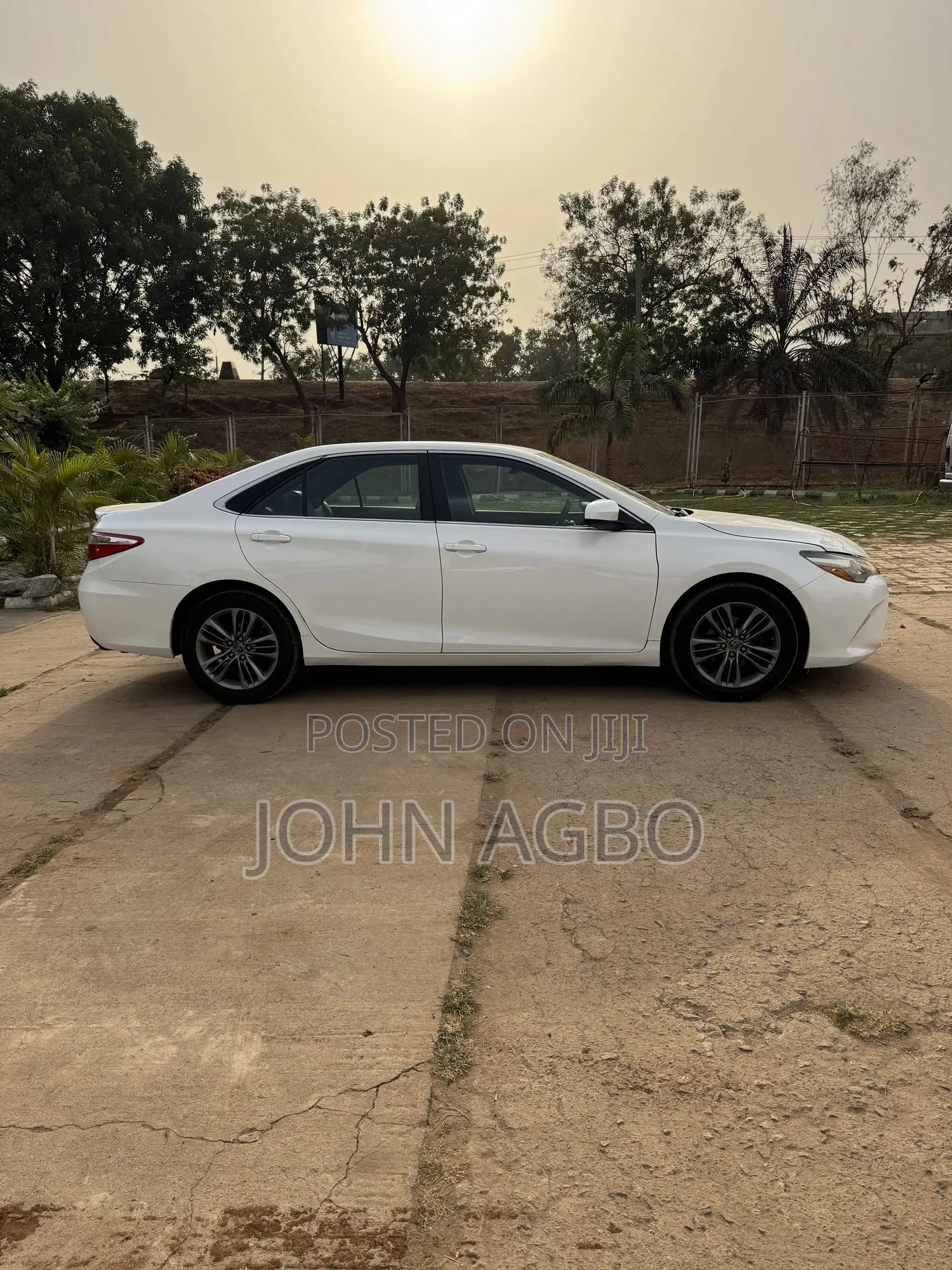 Toyota Camry SE w/Special Edition Pkg (2.5L 4cyl 6A) 2016 White