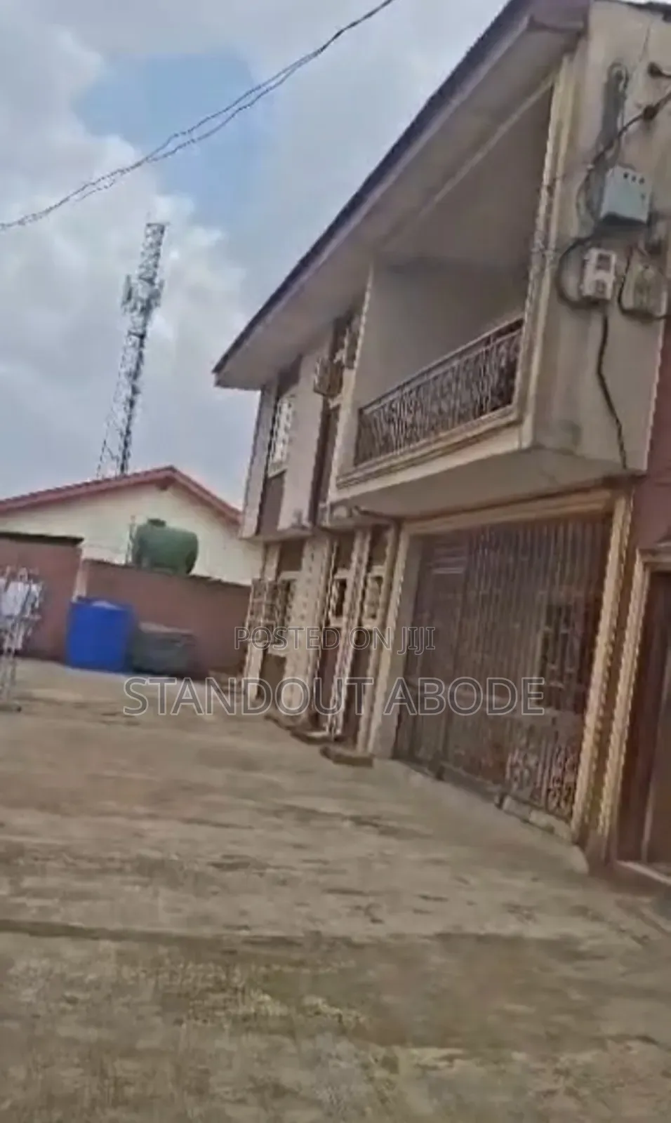3bdrm Block of Flats in In An Estate, Alakuko for sale