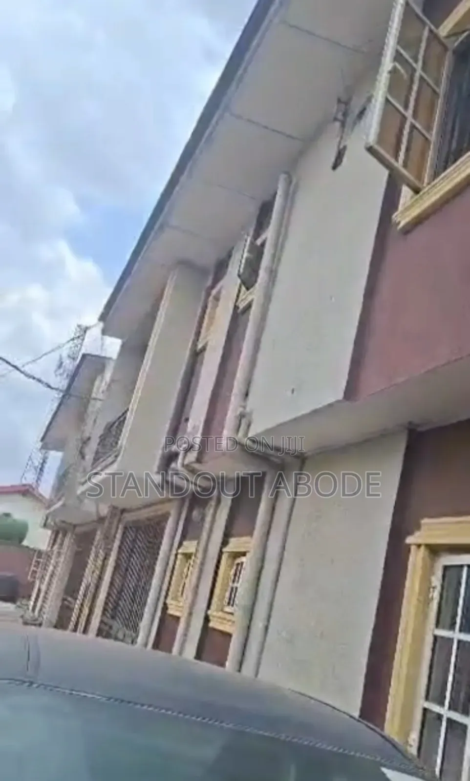 3bdrm Block of Flats in In An Estate, Alakuko for sale