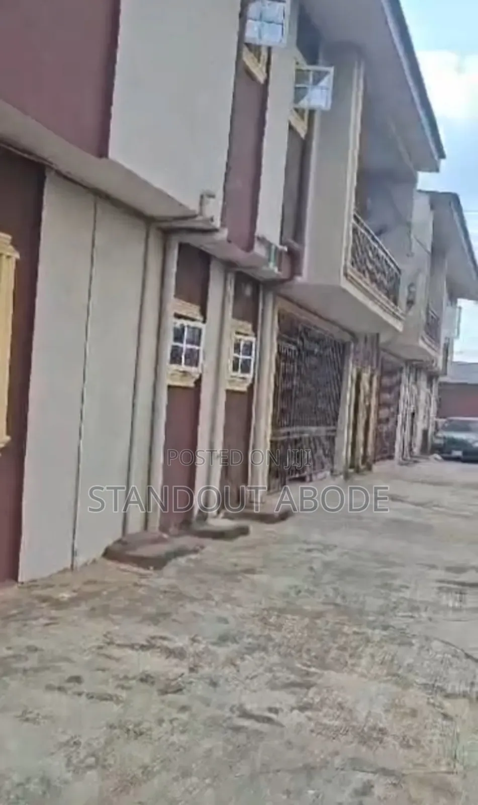 3bdrm Block of Flats in In An Estate, Alakuko for sale
