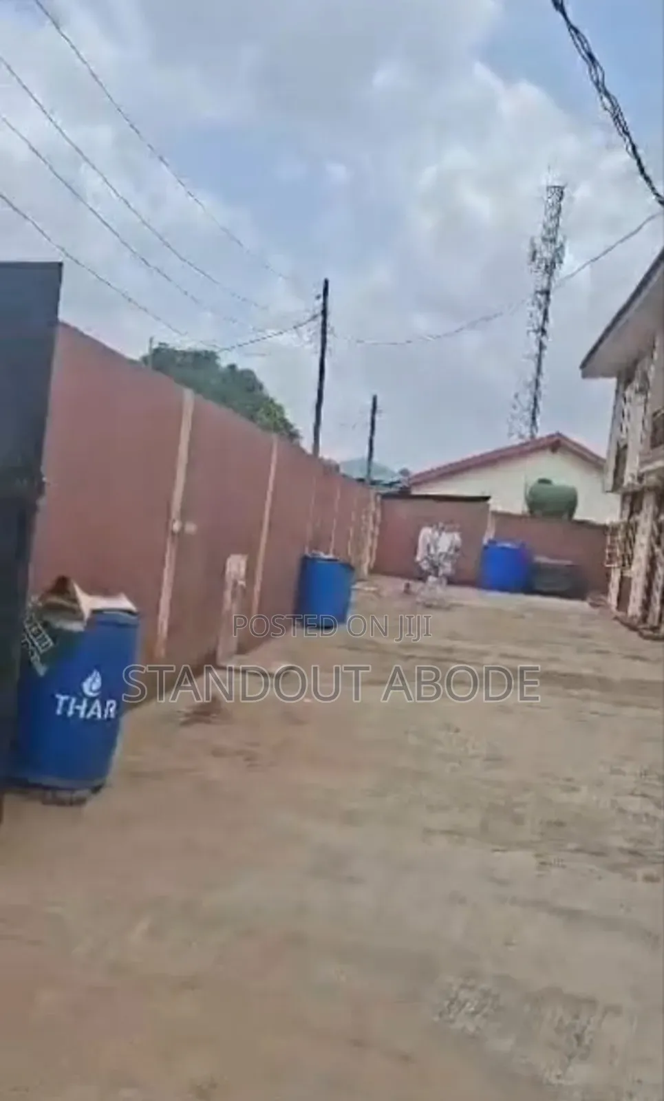 3bdrm Block of Flats in In An Estate, Alakuko for sale