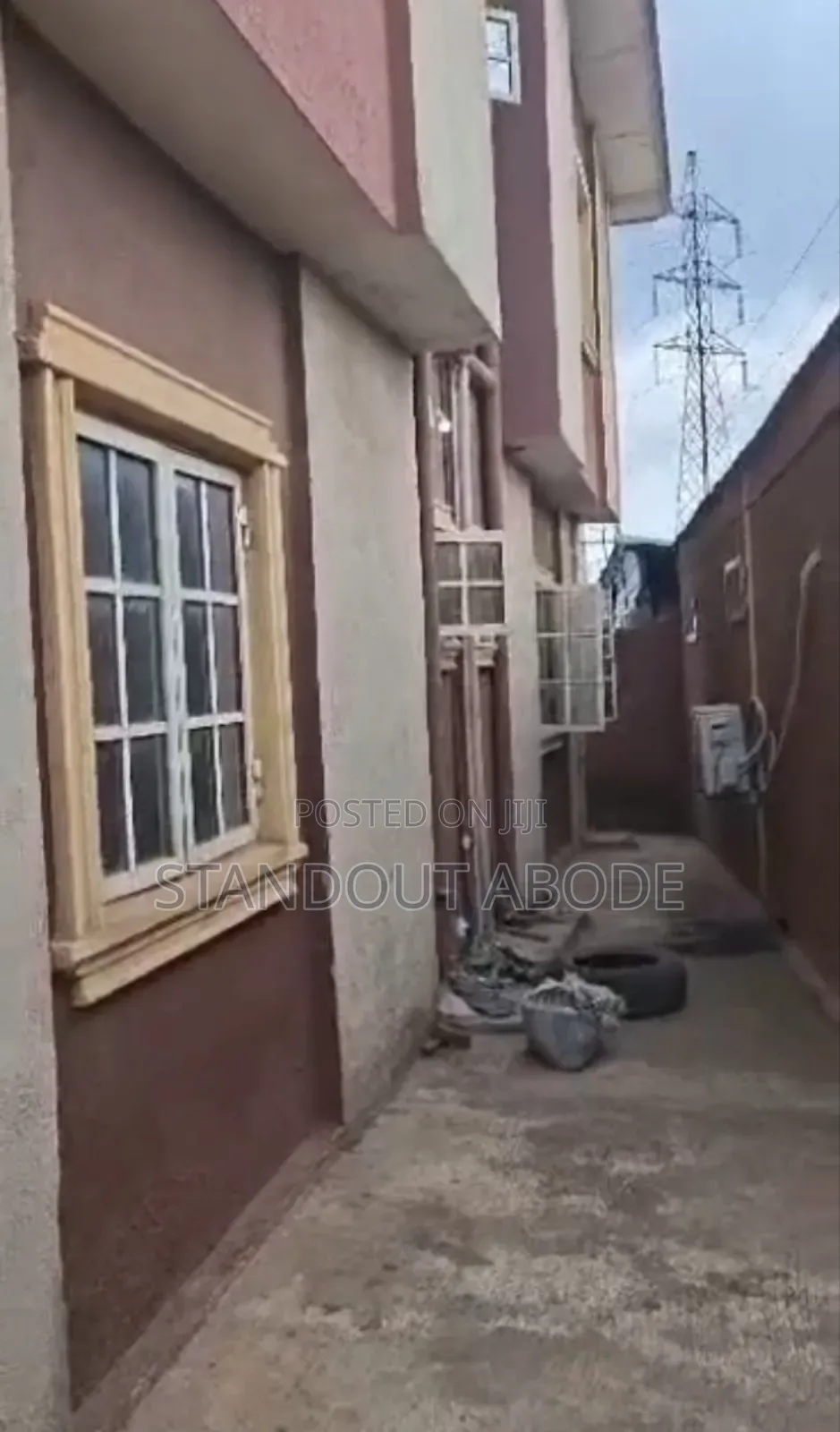 3bdrm Block of Flats in In An Estate, Alakuko for sale