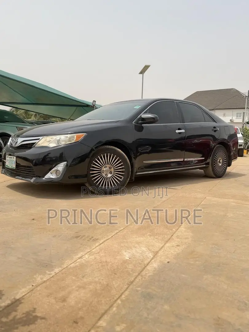Toyota Camry XLE V6 4dr Sedan (3.5L 6cyl 6A) 2013 Black