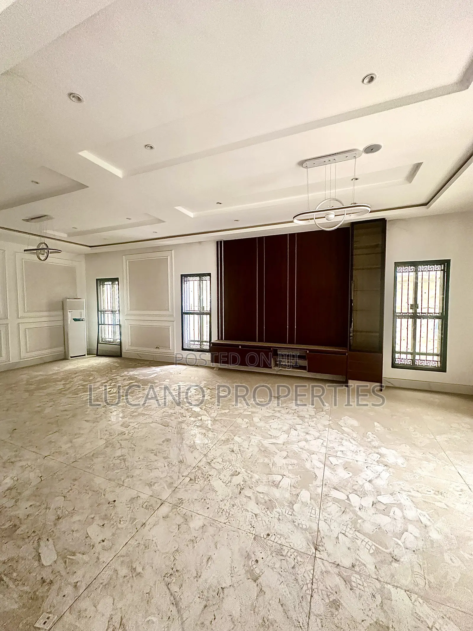 5bdrm Duplex in Utako District for sale