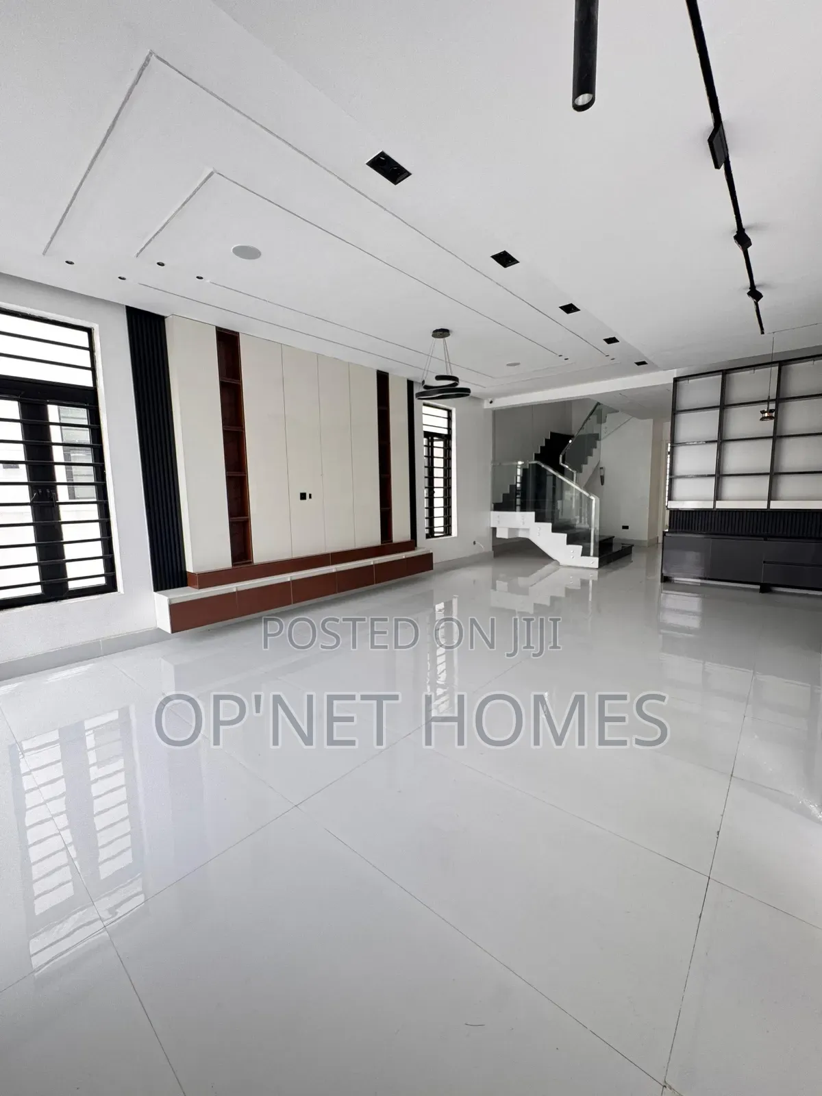 5bdrm Duplex in Lekki Expressway for sale