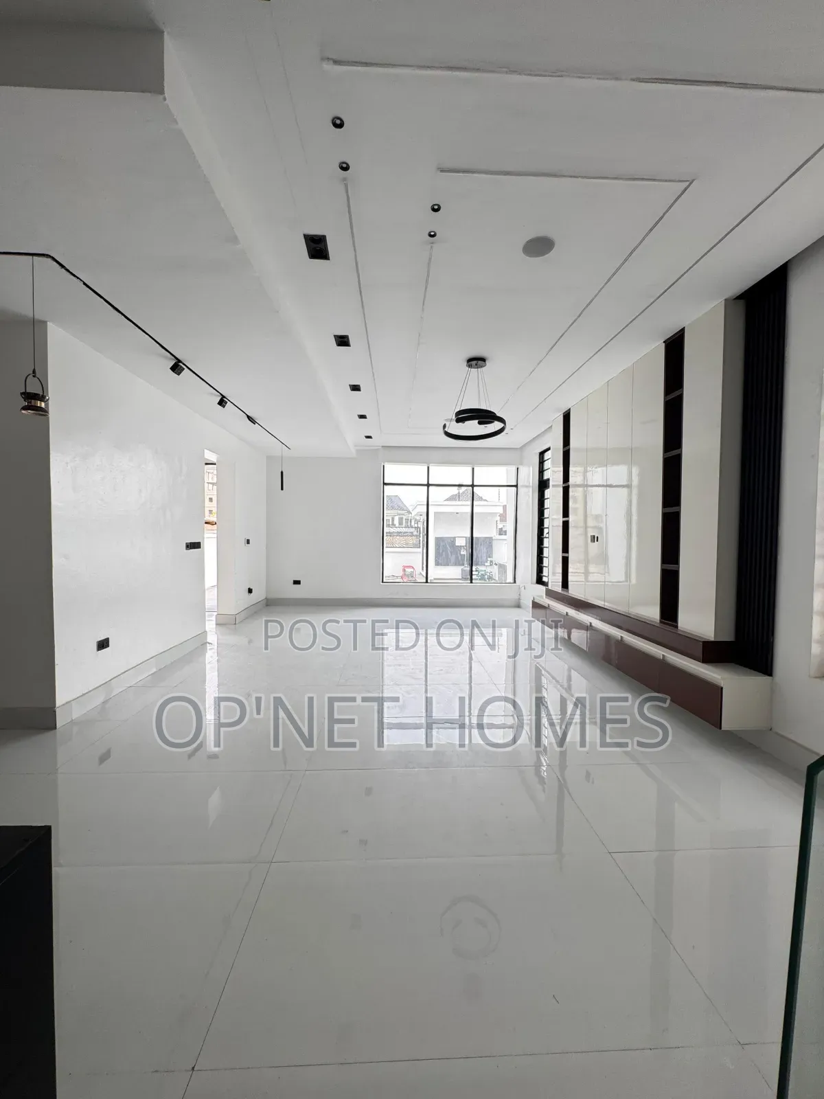 5bdrm Duplex in Lekki Expressway for sale
