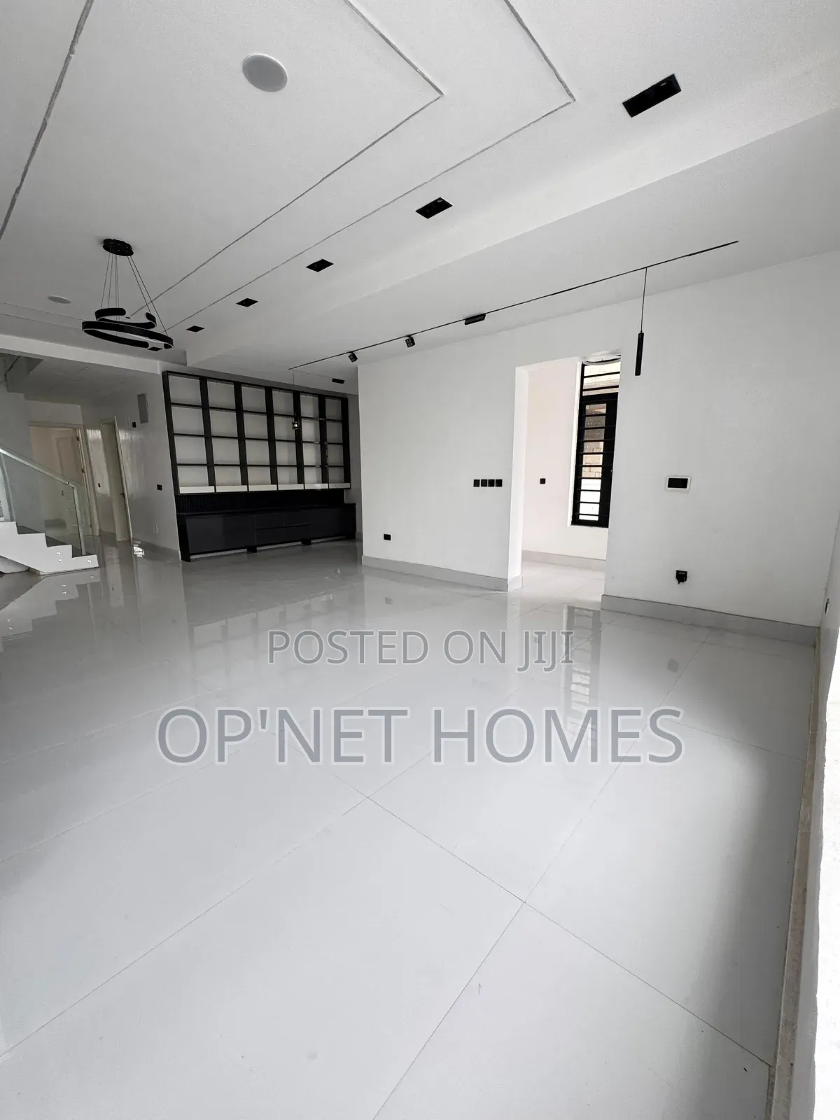 5bdrm Duplex in Lekki Expressway for sale