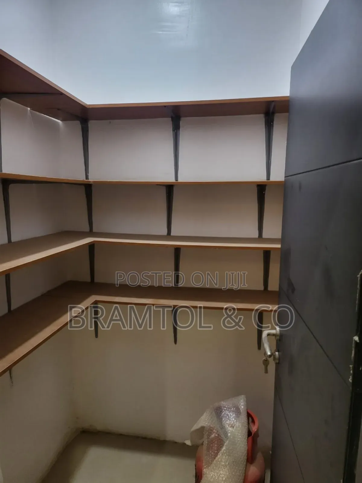 4bdrm Townhouse / Terrace in Apo District for rent