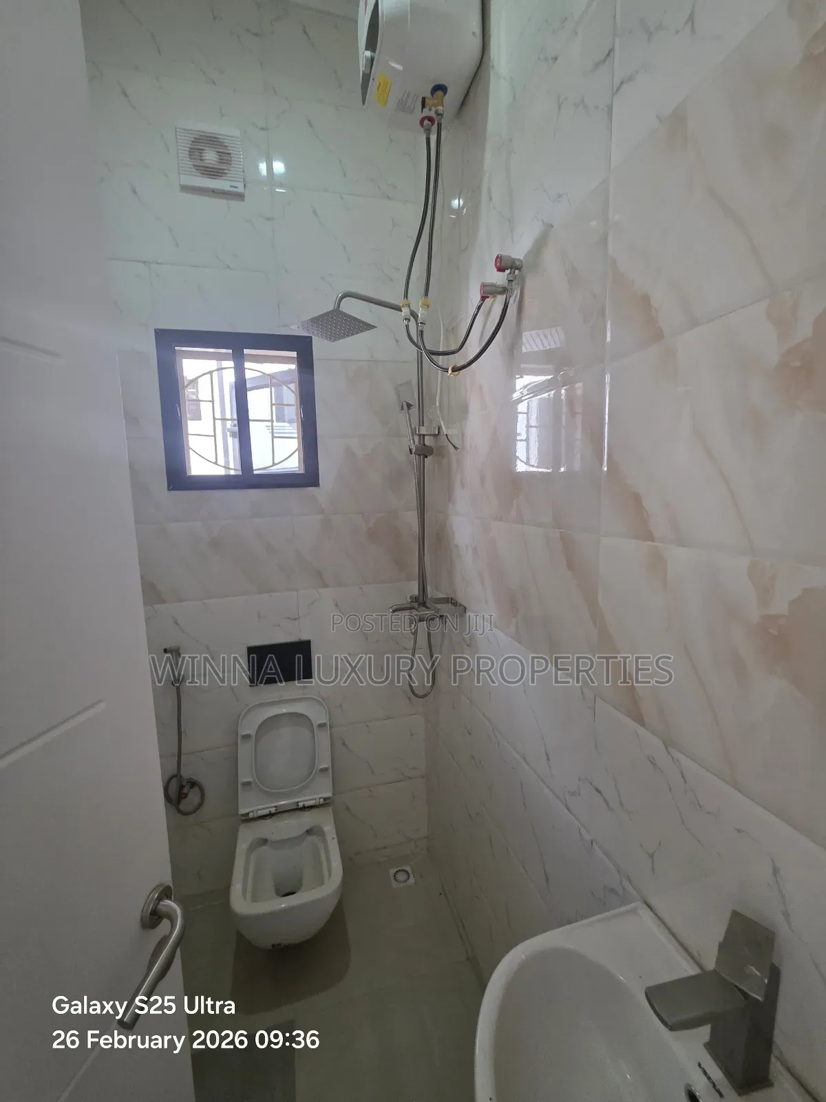 Furnished 6bdrm Bungalow in Sally Best, Lugbe District for sale