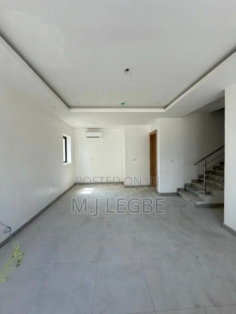 4bdrm Duplex in Osapa, Lekki for rent