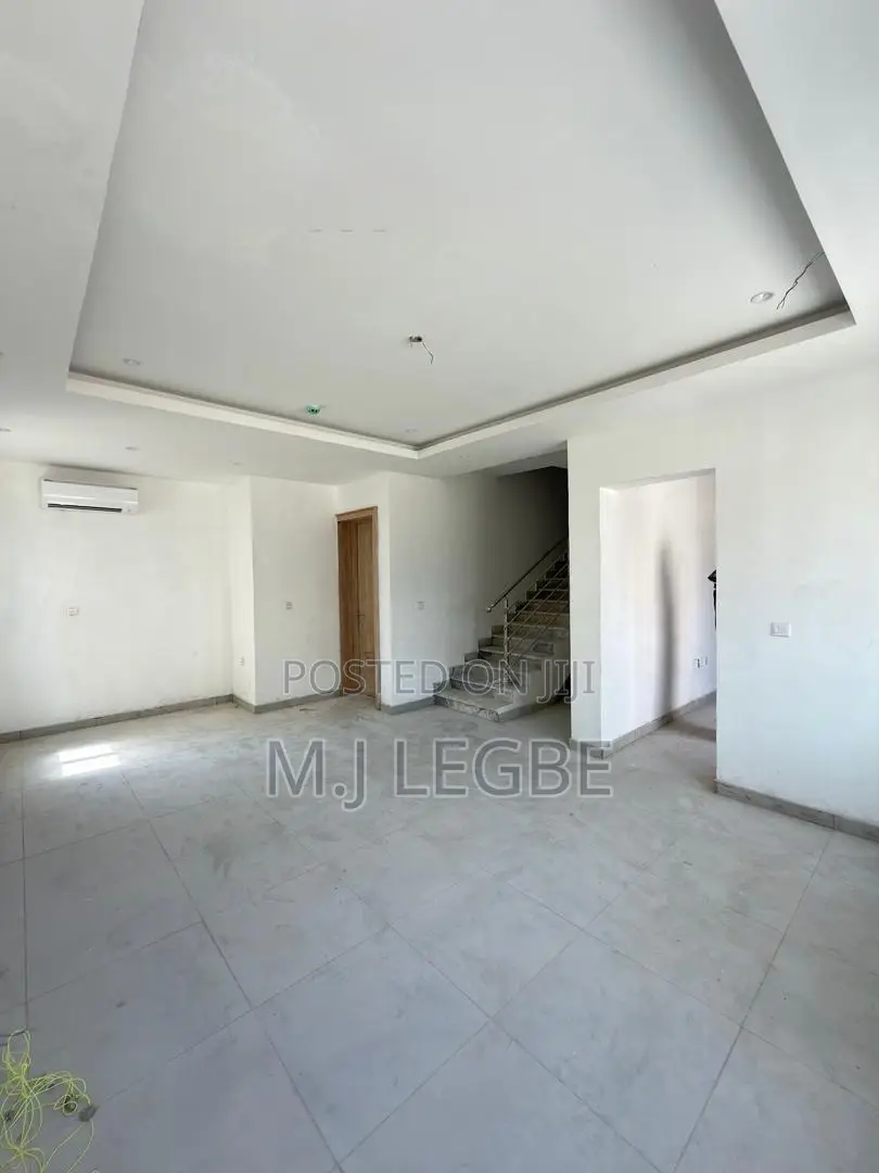 4bdrm Duplex in Osapa, Lekki for rent
