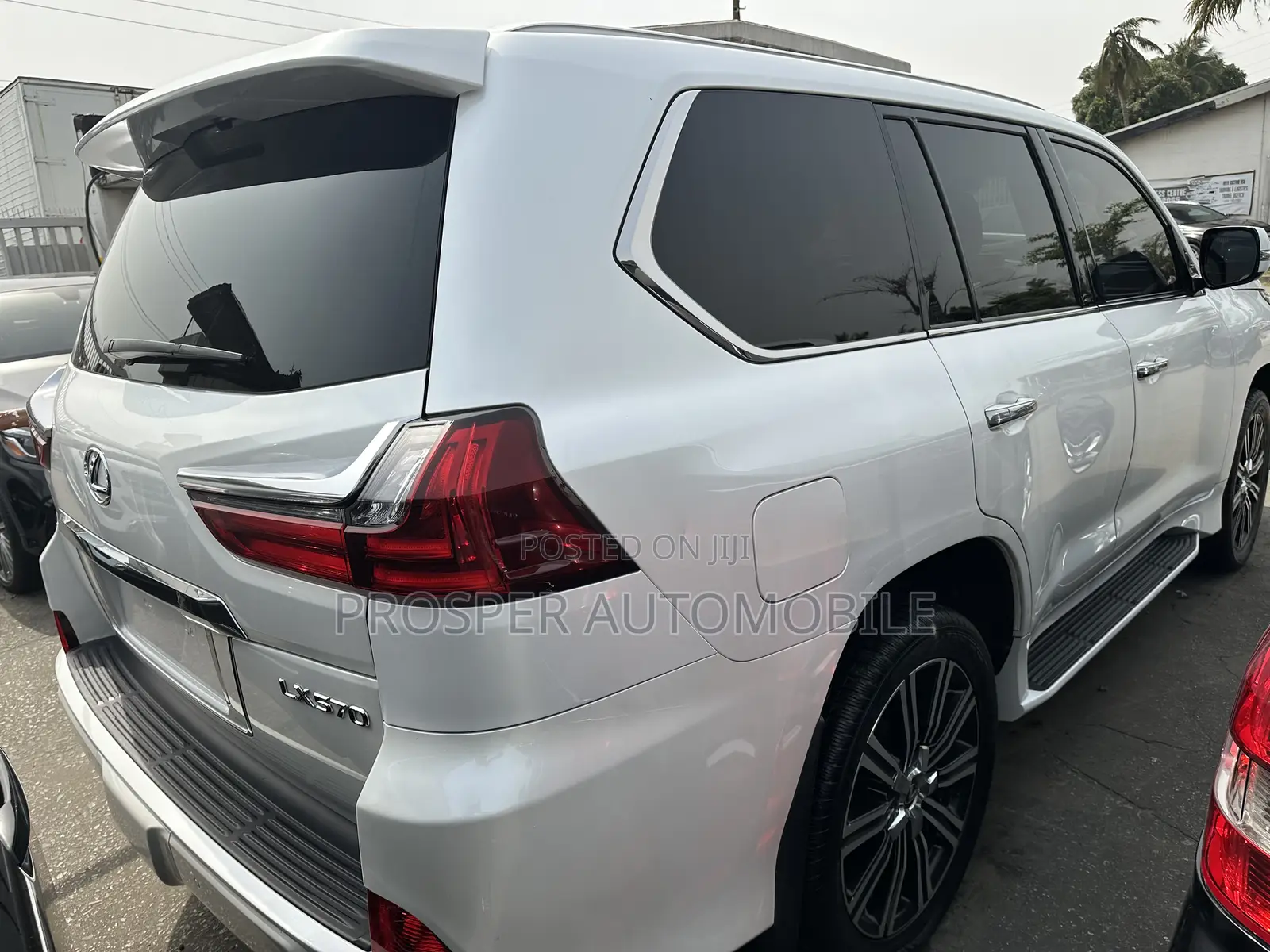 Lexus LX 570 AWD 2019 White