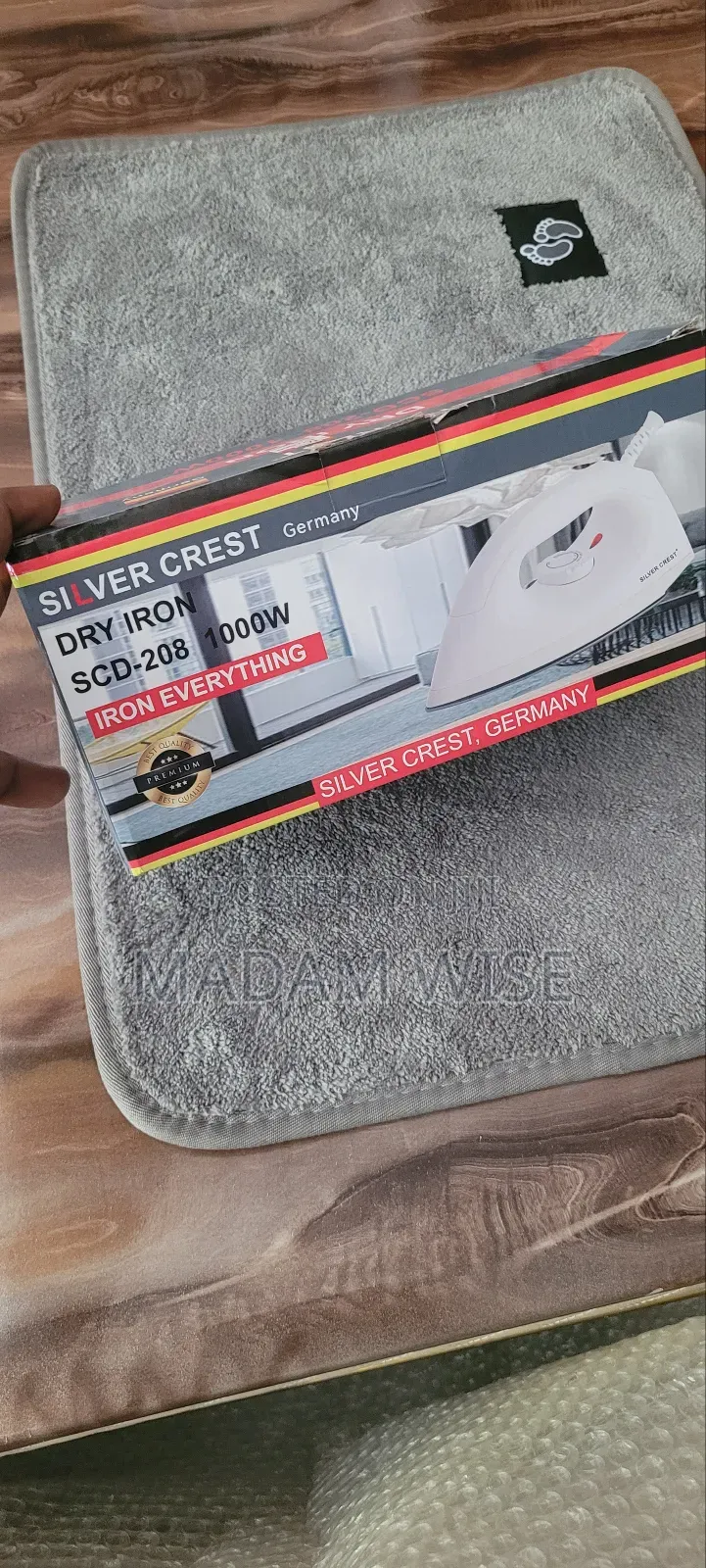 Electric Iron
Dry Iron 
1000w.
Non-Stick 
Heavy Weight Dry Ironing