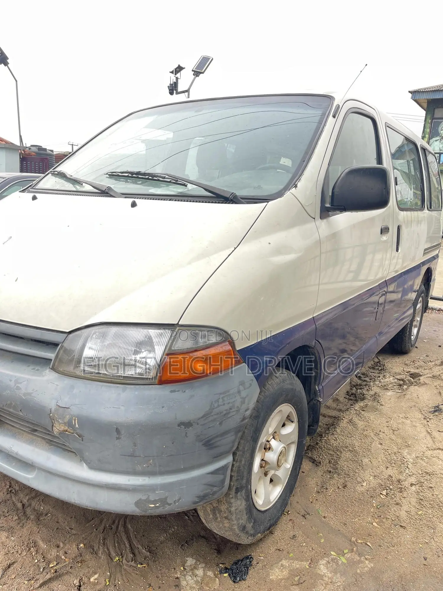 Toyota HiAce 2005 White