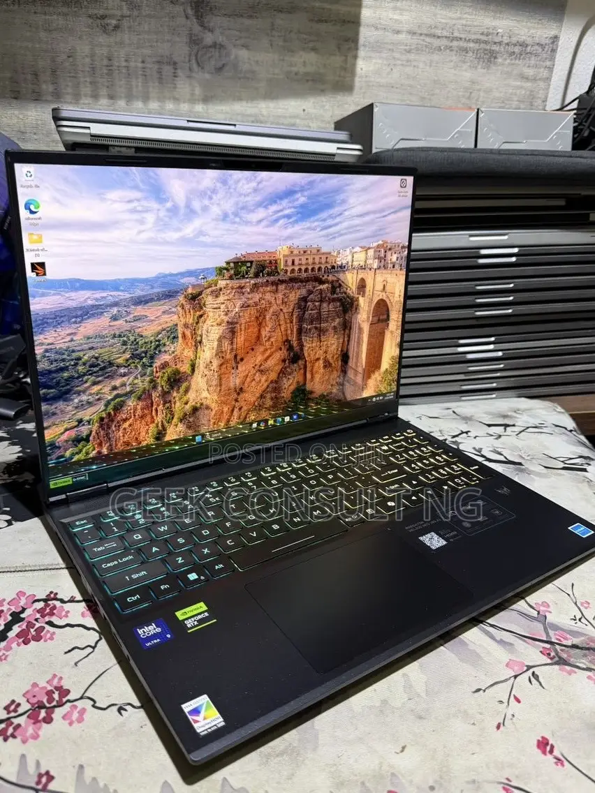 Laptop Acer Predator Helios Neo 16 32GB Intel Core Ultra 9 SSD 2T