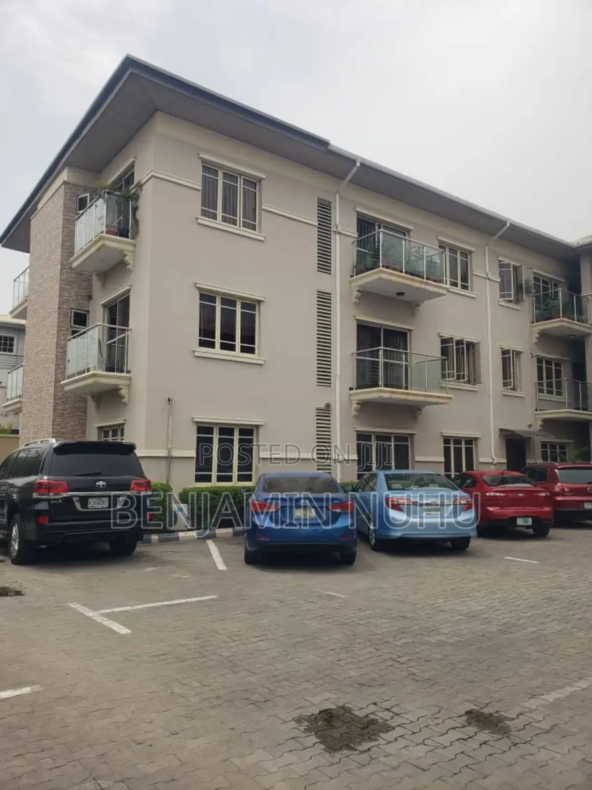 3bdrm Apartment in Lekki Right for rent