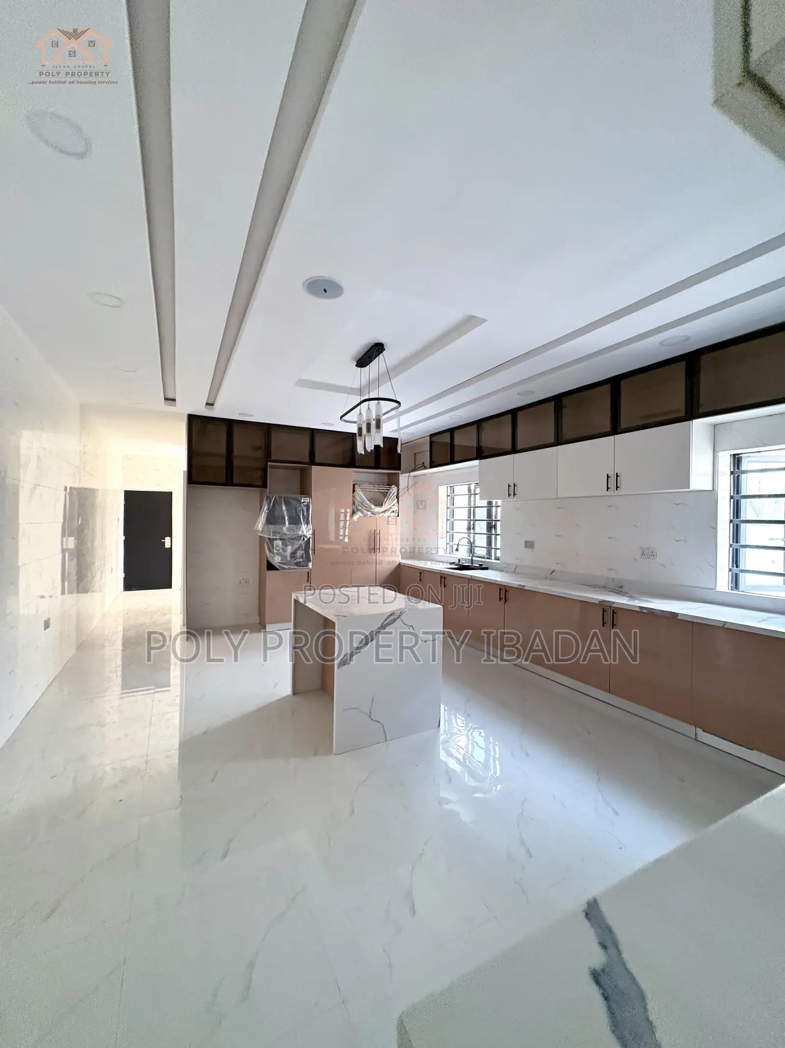 5bdrm Duplex in Olapade Agoro ,, Ibadan for sale