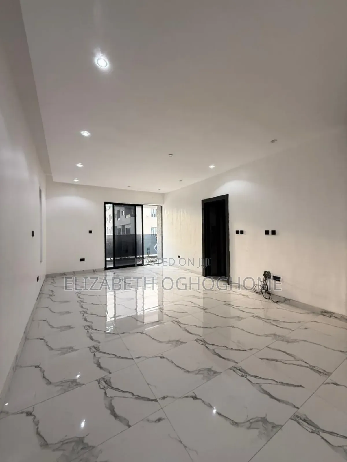 5bdrm Duplex in Ikota for sale