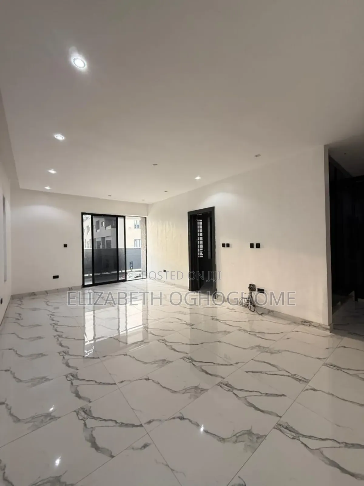 5bdrm Duplex in Ikota for sale