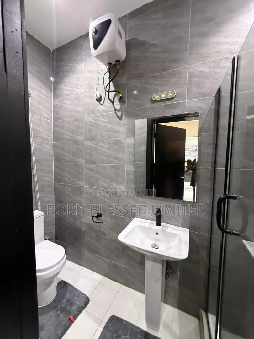 Furnished 2bdrm Block of Flats in Lekki Phase 1 for rent