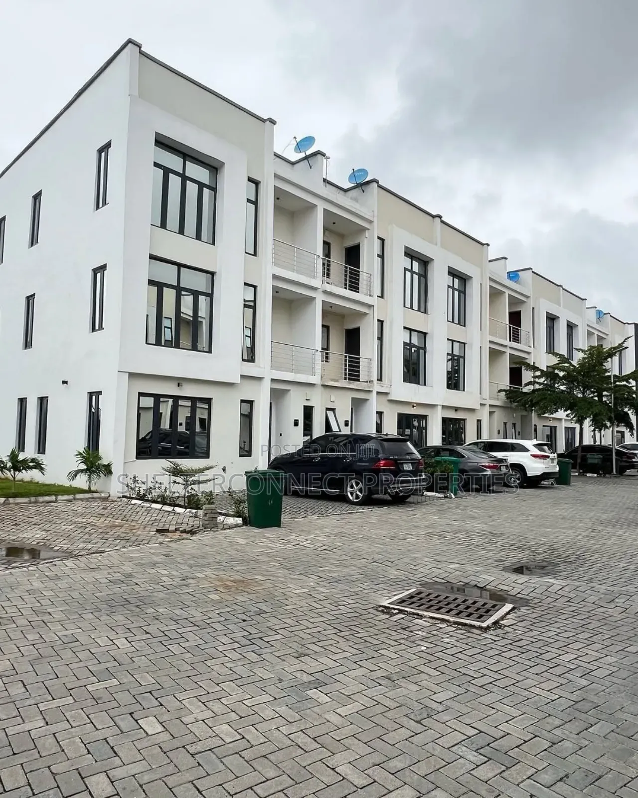 4bdrm Townhouse / Terrace in Osapa london for rent