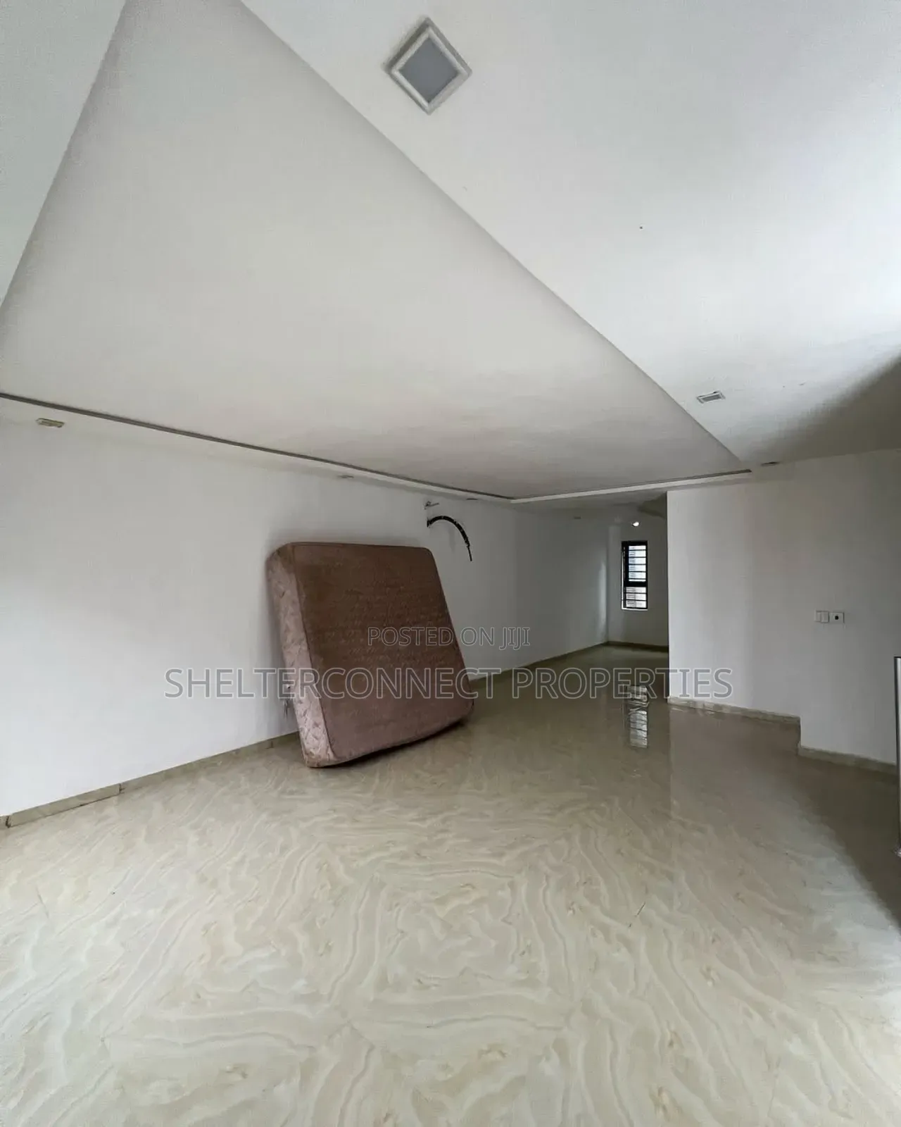 4bdrm Townhouse / Terrace in Osapa london for rent