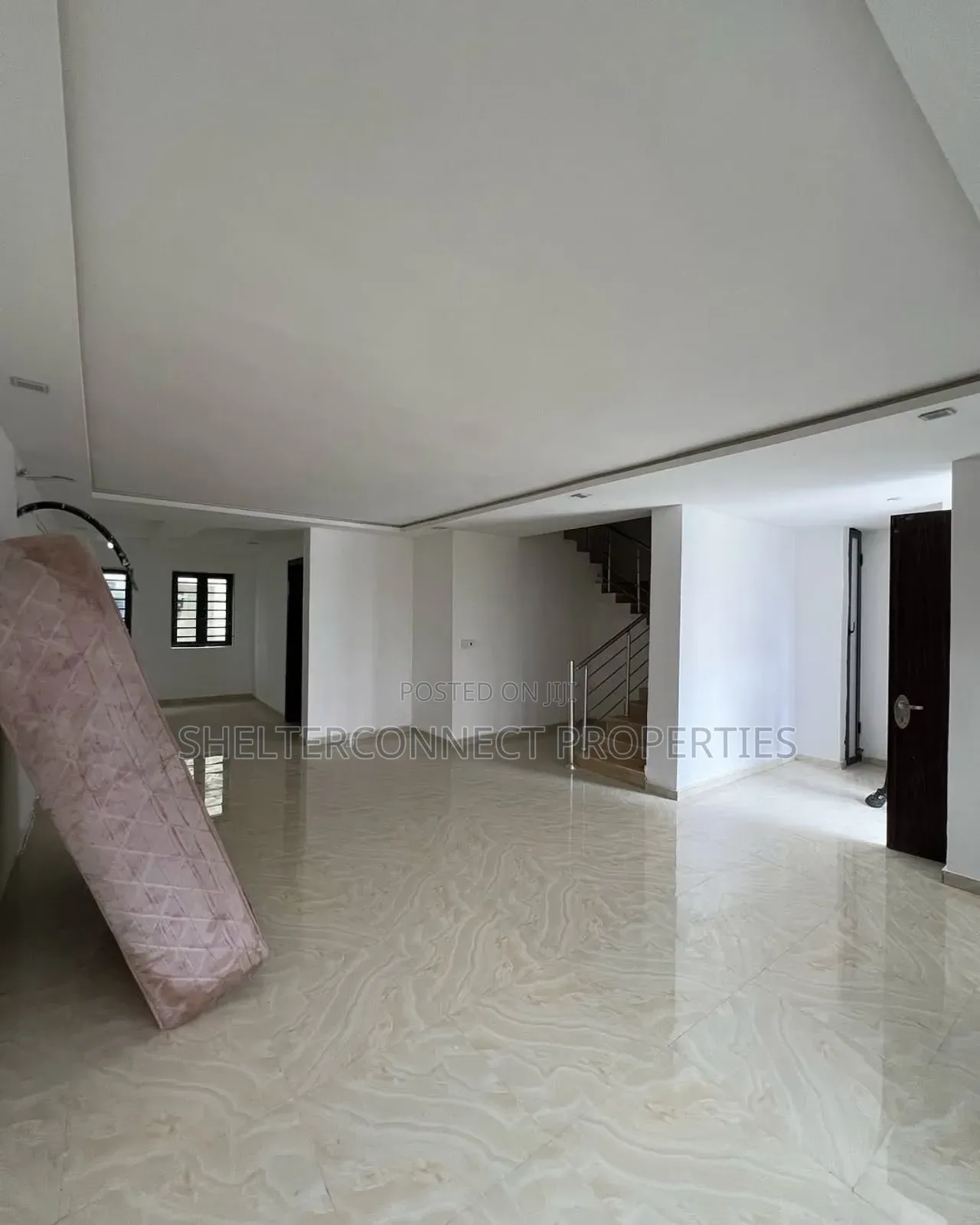 4bdrm Townhouse / Terrace in Osapa london for rent