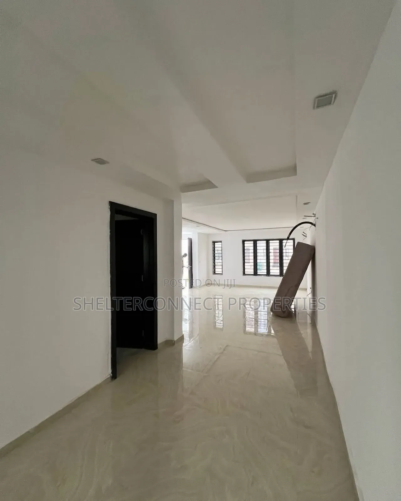 4bdrm Townhouse / Terrace in Osapa london for rent