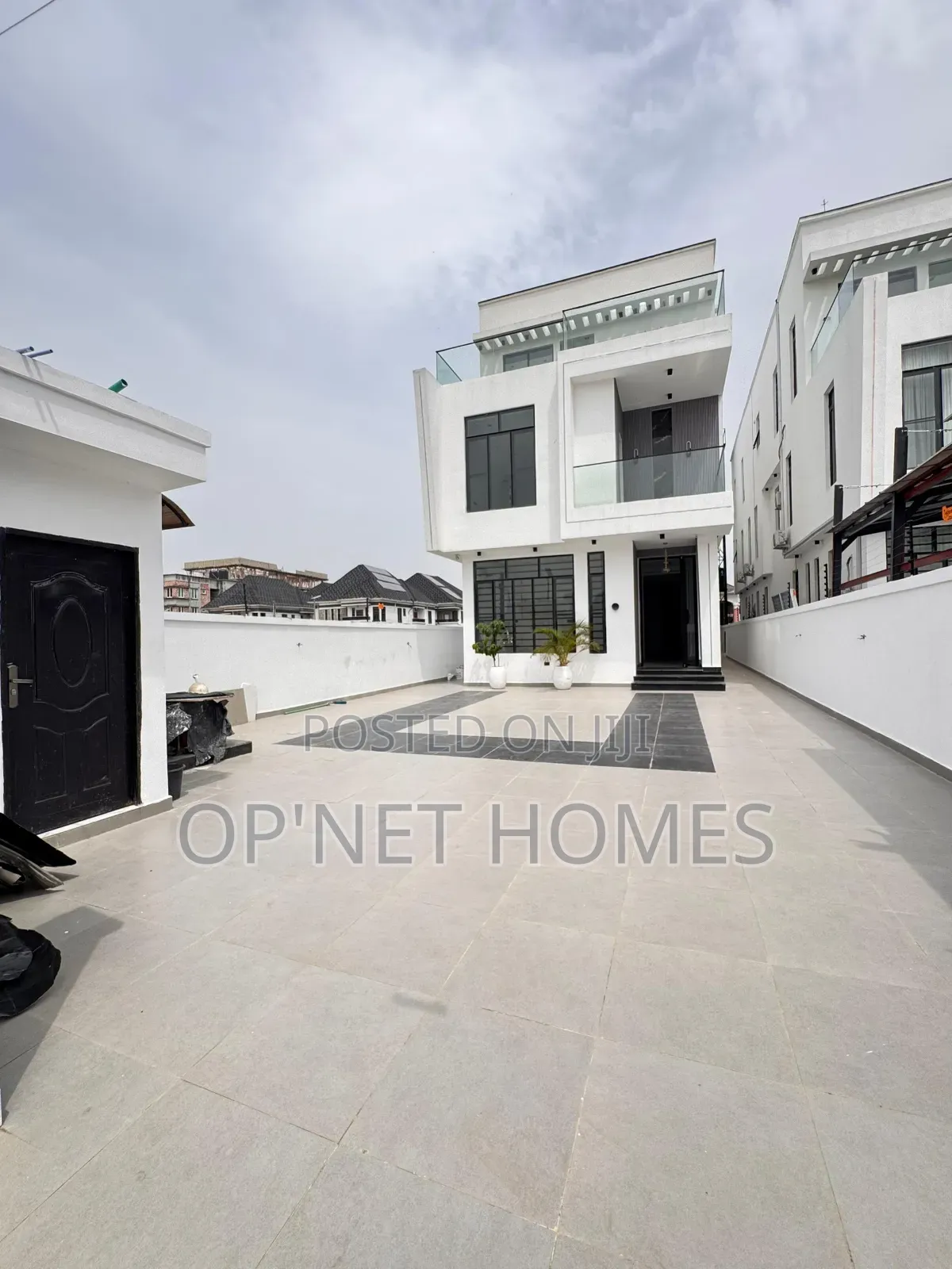 5bdrm Duplex in Lekki Expressway for sale