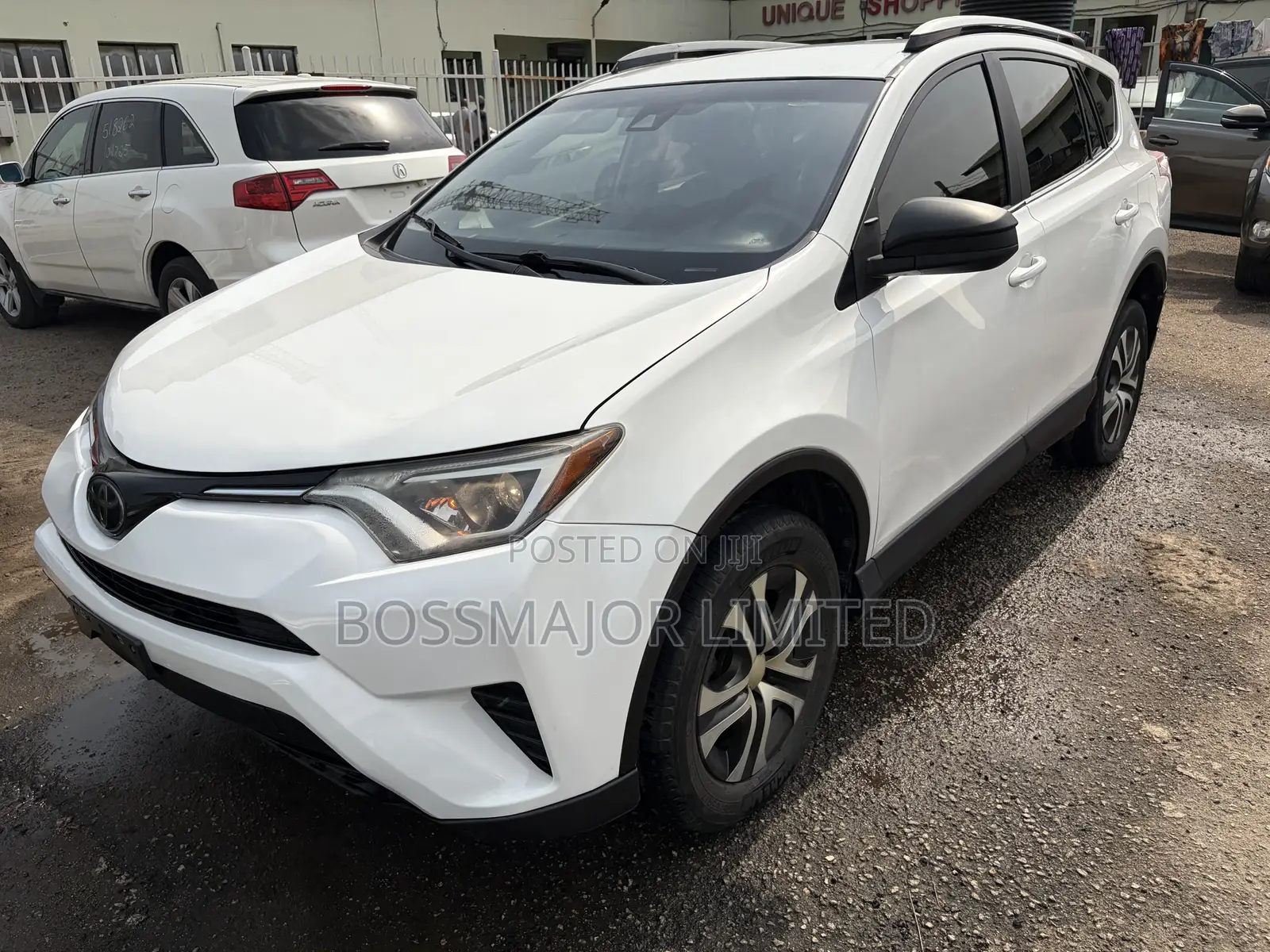 Toyota RAV4 LE FWD (2.5L 4cyl 6A) 2017 White