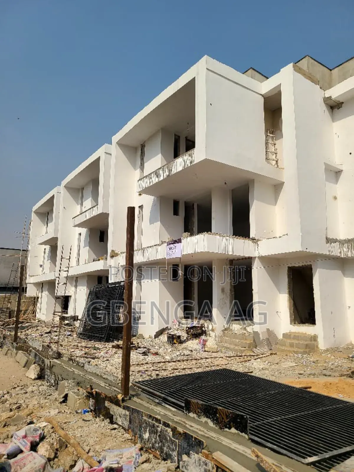 2bdrm Apartment in Chevron for sale