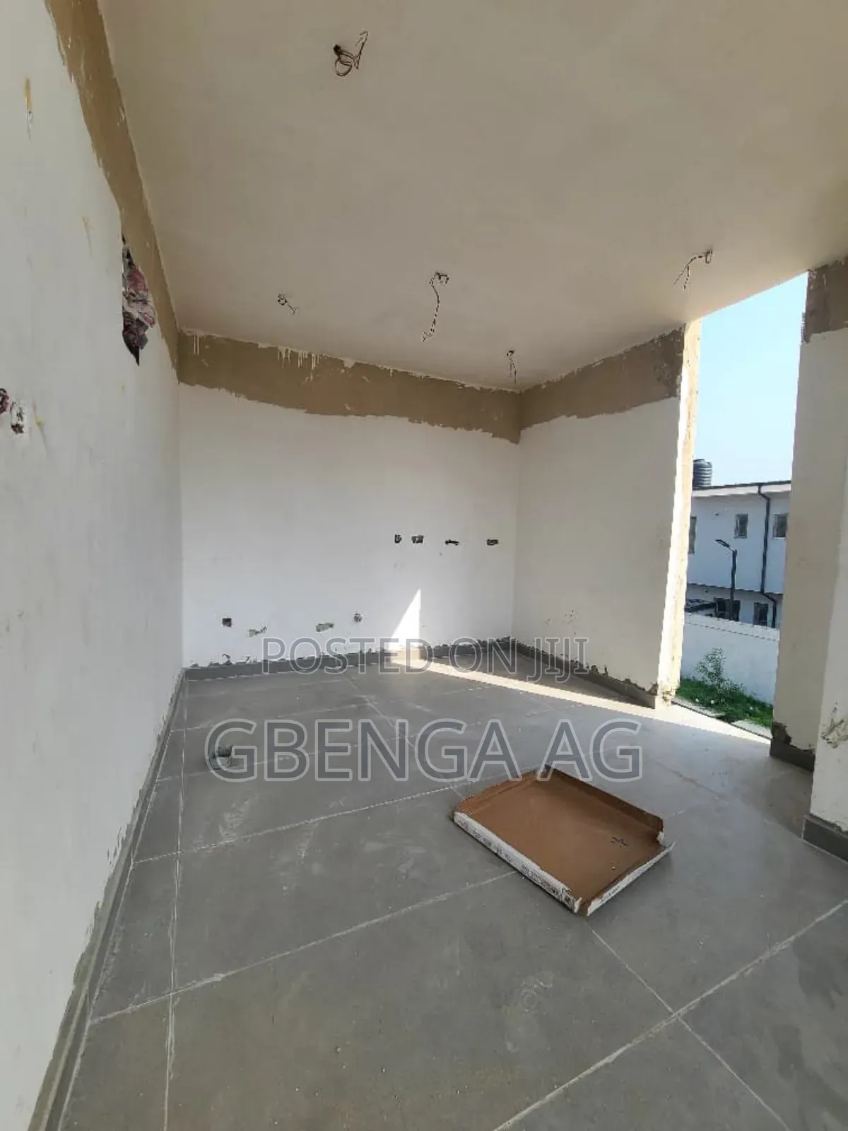2bdrm Apartment in Chevron for sale